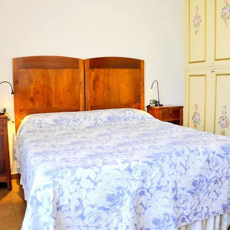Dom wakacyjny With Private Garden, About 1 Km From The Lazise