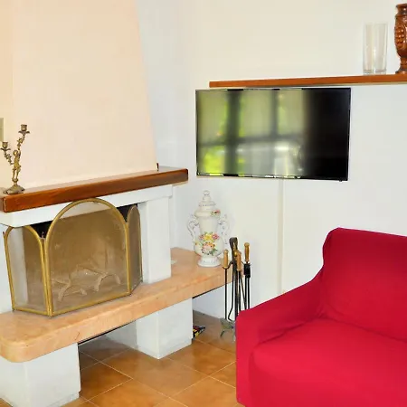 With Private Garden, About 1 Km From The Holiday home Lazise